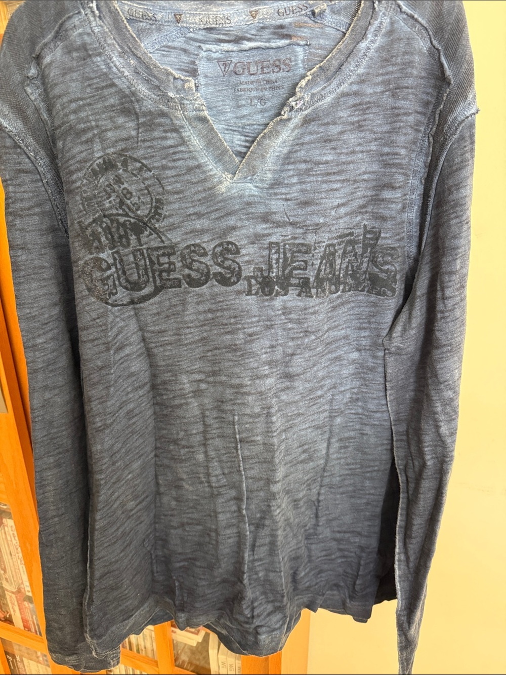 GUESS Men's Washed Blue V-Notch Pullover long sleeve tee Large